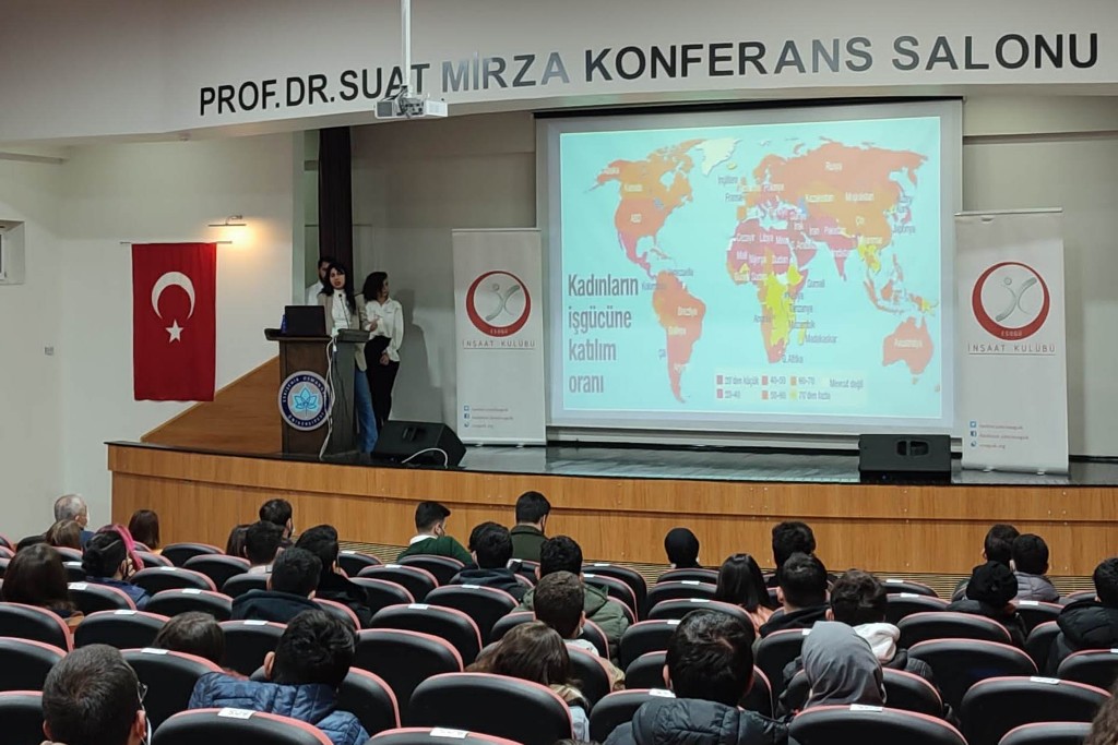 İş Geliştirme Mühendisimiz Nesli Çınaroğlu, 'Mesleğe İlk Adım' konferansına konuşmacı olarak katıldı.