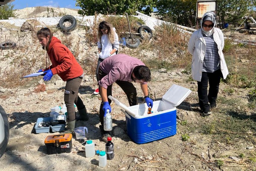 “Sakarya Alt Havzaları Yeraltısuyu Planlama (Hidrojeolojik Etüt) Raporu Yapılması ve Yaptırılması” işi kapsamında toplantı ve arazi çalışmaları gerçekleştirildi.
